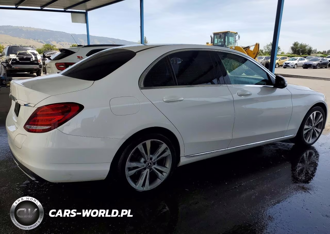 2018 Mercedes-Benz C 350E VIN:55SWF4HB2JU241422 - 3