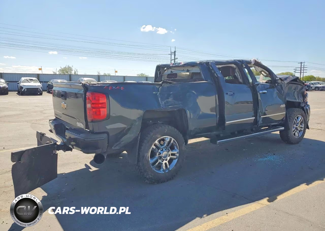 2018 Chevrolet Silverado K2500 High Country VIN:1GC1KXEYXJF289716 - 3