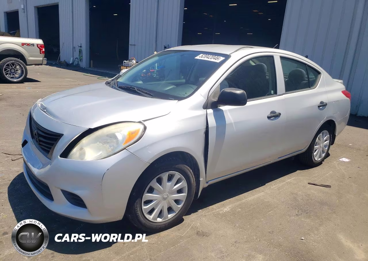 2014 Nissan Versa 1.6 S Plus – zdjęcie 1 z 12