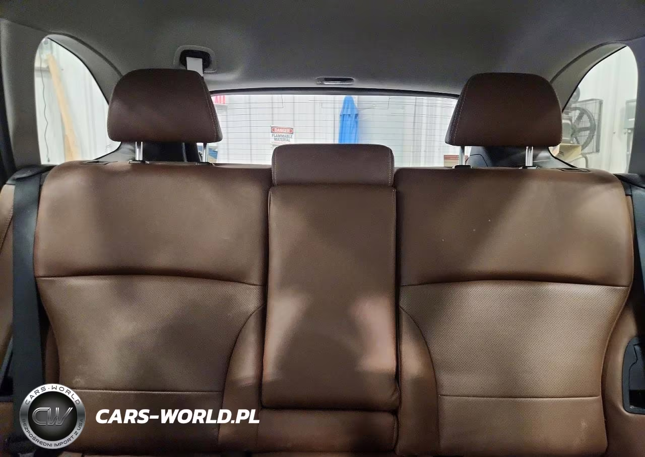 2018 Subaru Outback Touring VIN:4S4BSATC4J3240825 - 10