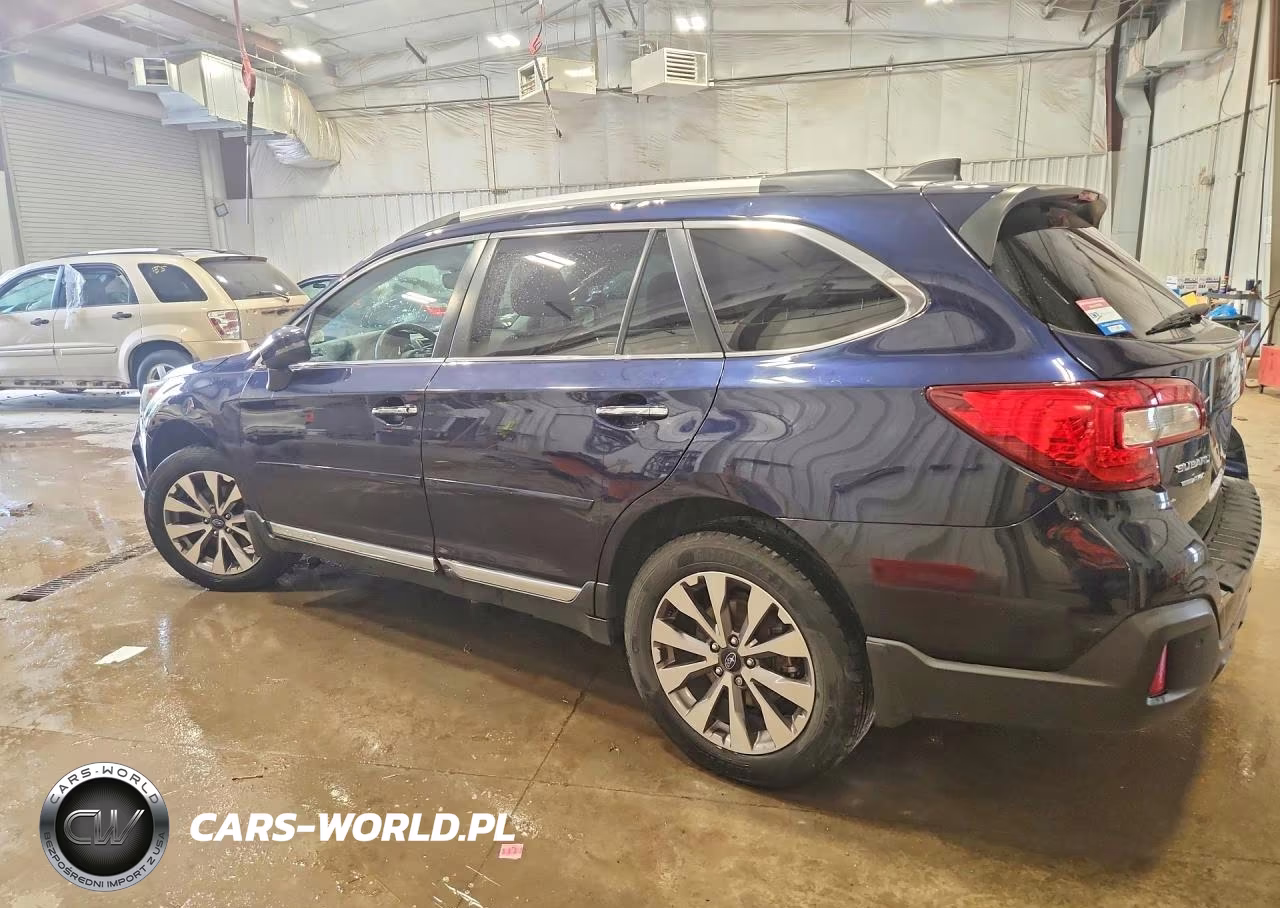 2018 Subaru Outback Touring VIN:4S4BSATC4J3240825 - 2