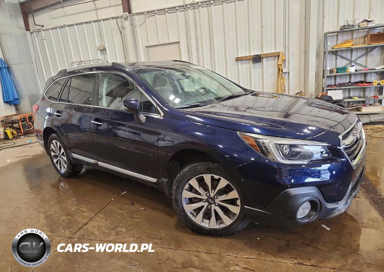 2018 Subaru Outback Touring VIN:4S4BSATC4J3240825 - 4