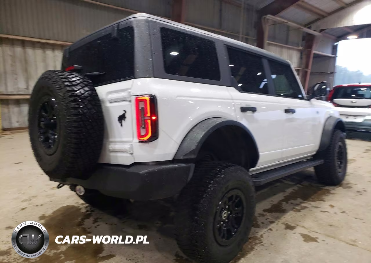 2023 Ford Bronco Base VIN:1FMEE5DP6PLB89611 - 3