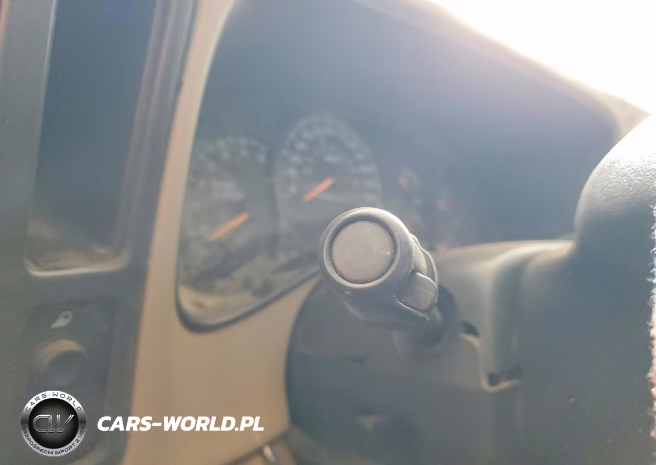 2006 Chevrolet Silverado C1500 VIN:2GCEC13V061225493 - 9