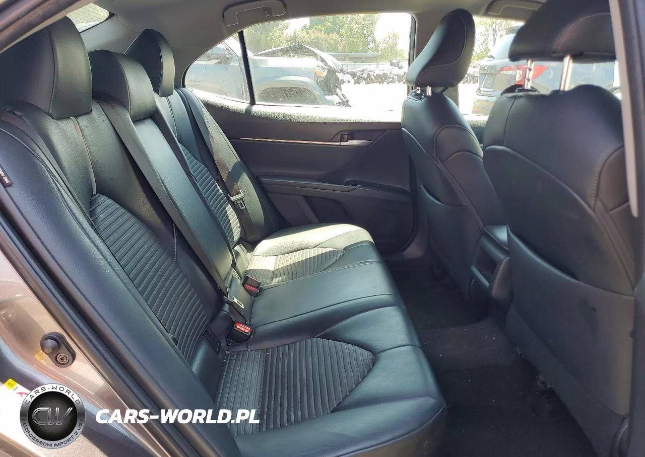 2018 Toyota Camry Se VIN:4T1B11HK2JU656806 - 10