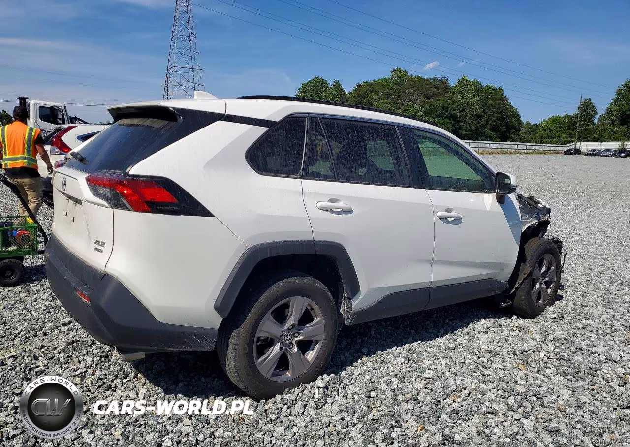 2024 Toyota Rav4 Xle VIN:JTMP1RFV9RD108366 - 3