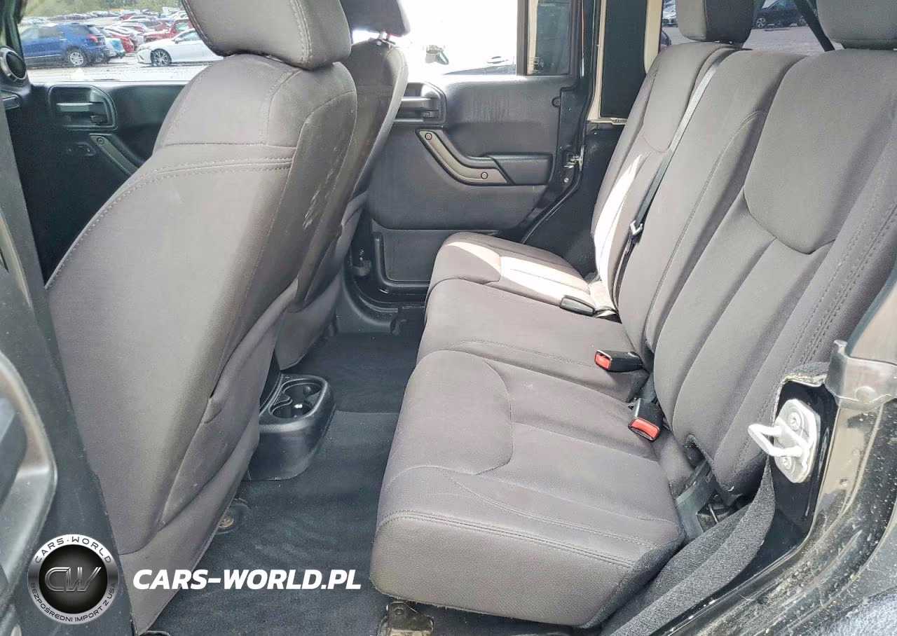 2014 Jeep Wrangler Unlimited Sport VIN:1C4BJWDG7EL158244 - 10