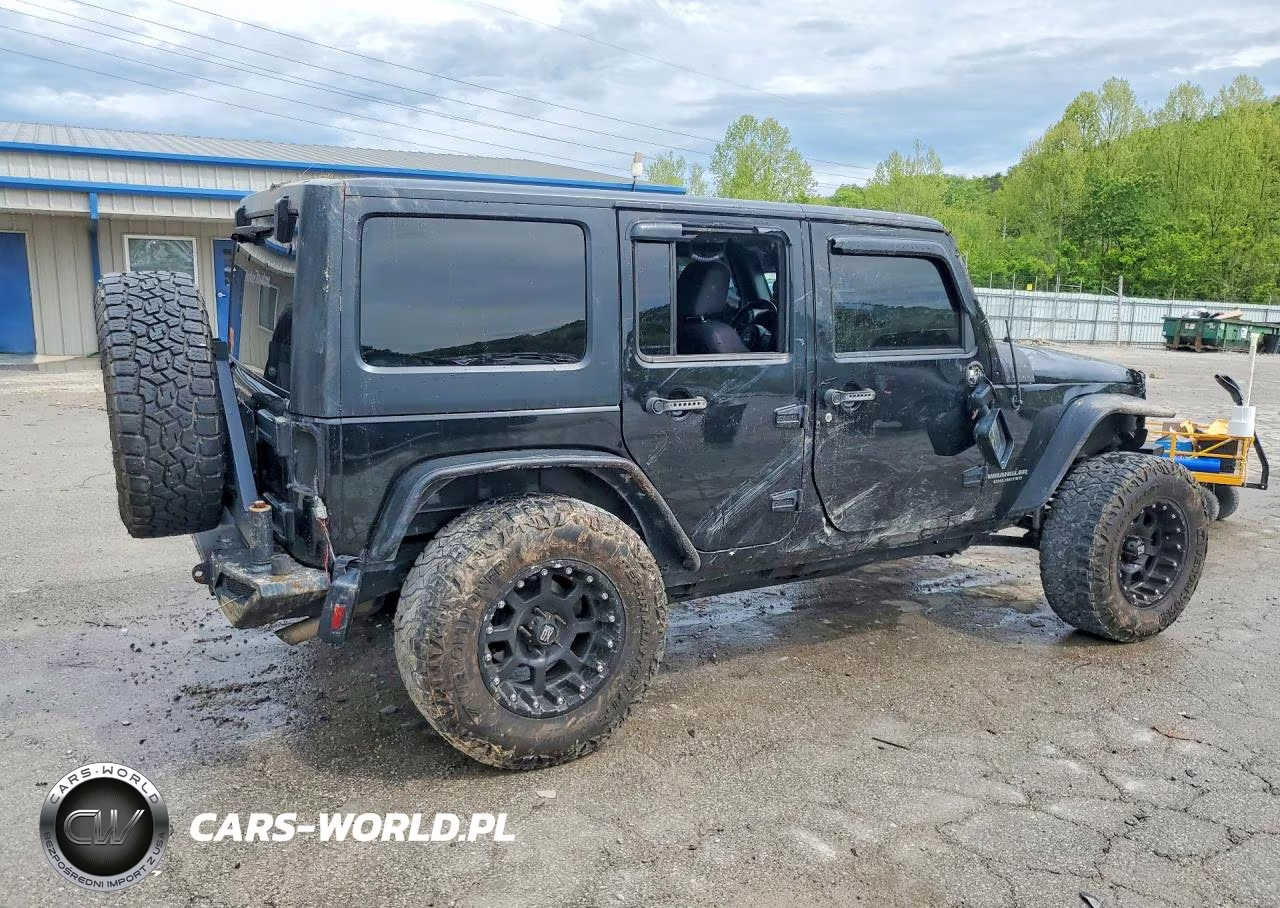 2014 Jeep Wrangler Unlimited Sport VIN:1C4BJWDG7EL158244 - 3
