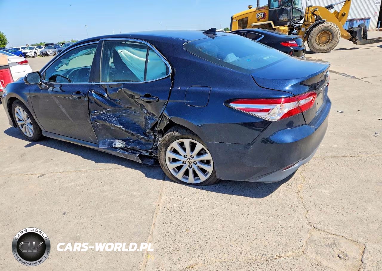 2020 Toyota Camry Le VIN:4T1L11AKXLU396625 - 2