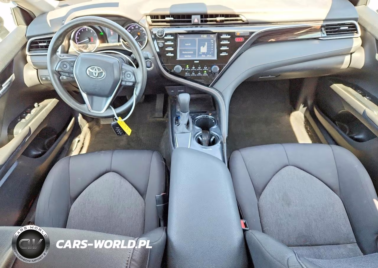 2020 Toyota Camry Le VIN:4T1L11AKXLU396625 - 8