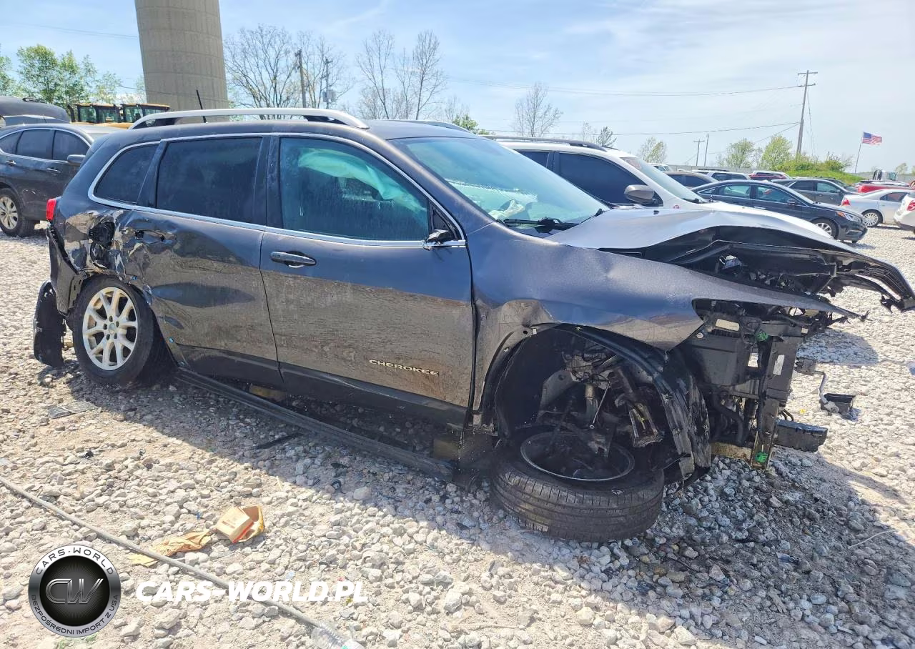 2016 Jeep Cherokee Latitude VIN:1C4PJMCB8GW360978 - 4