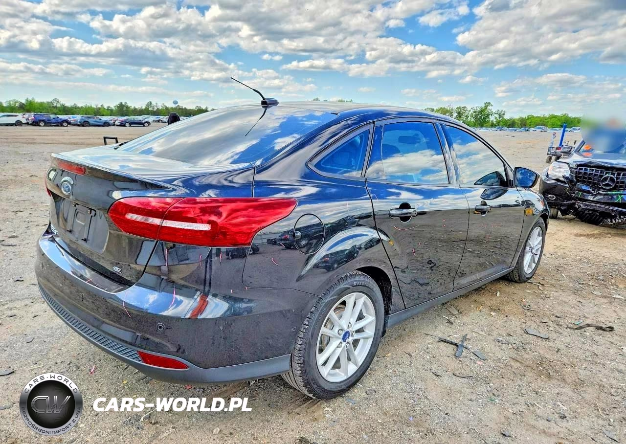 2015 Ford Focus Se VIN:1FADP3F28FL274096 - 3