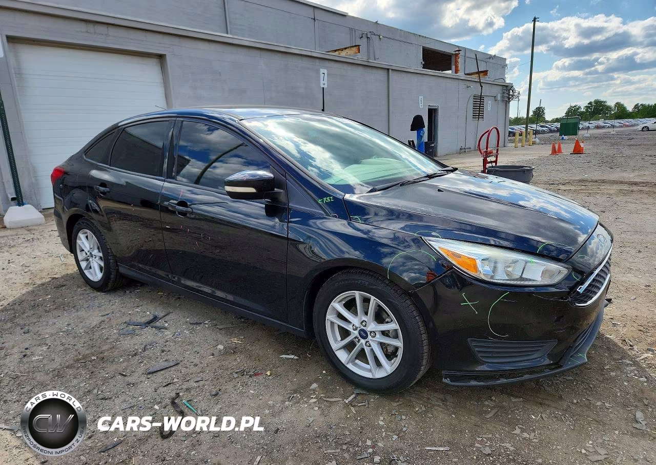 2015 Ford Focus Se VIN:1FADP3F28FL274096 - 4