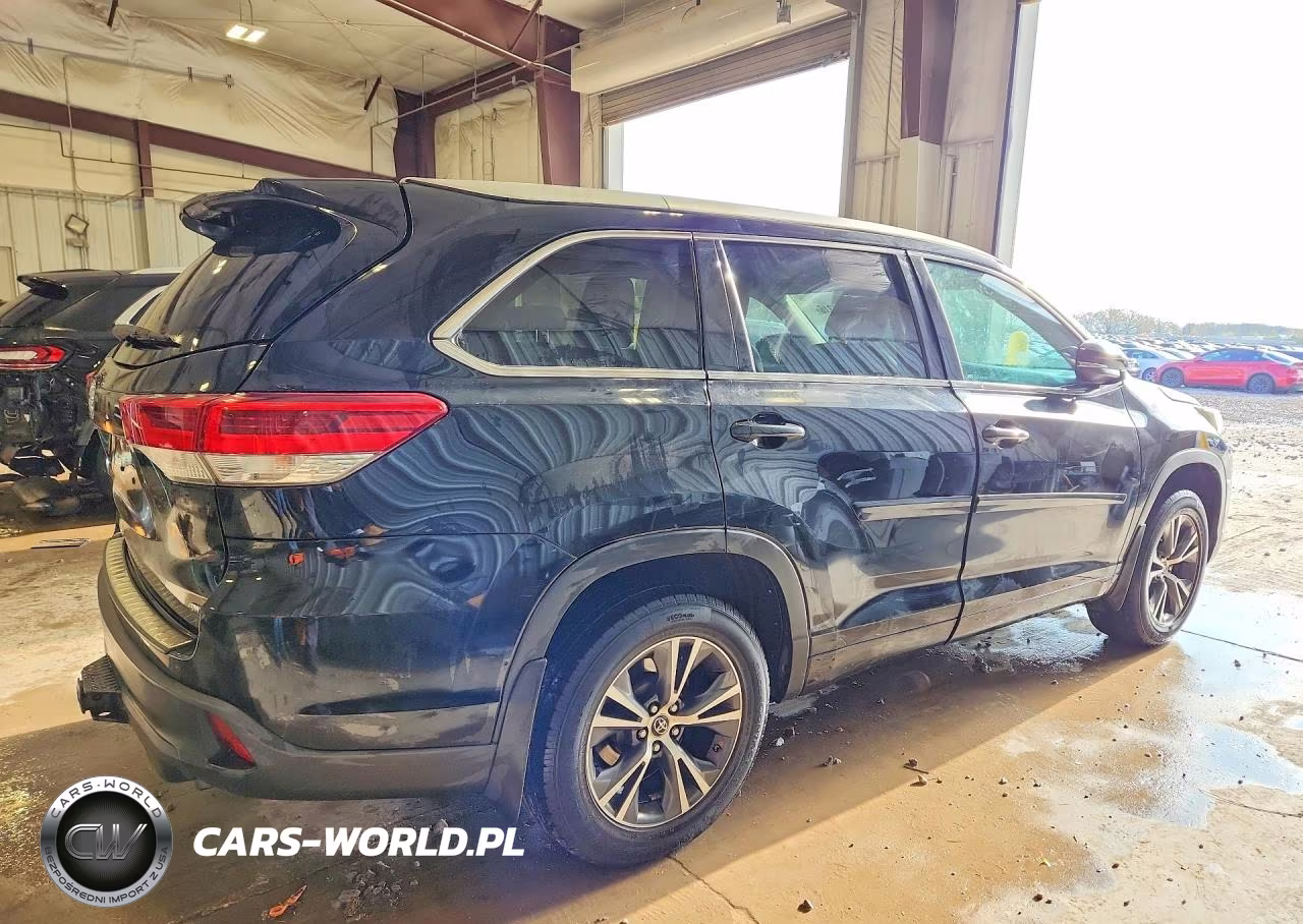 2017 Toyota Highlander Le VIN:5TDBZRFH5HS394085 - 3