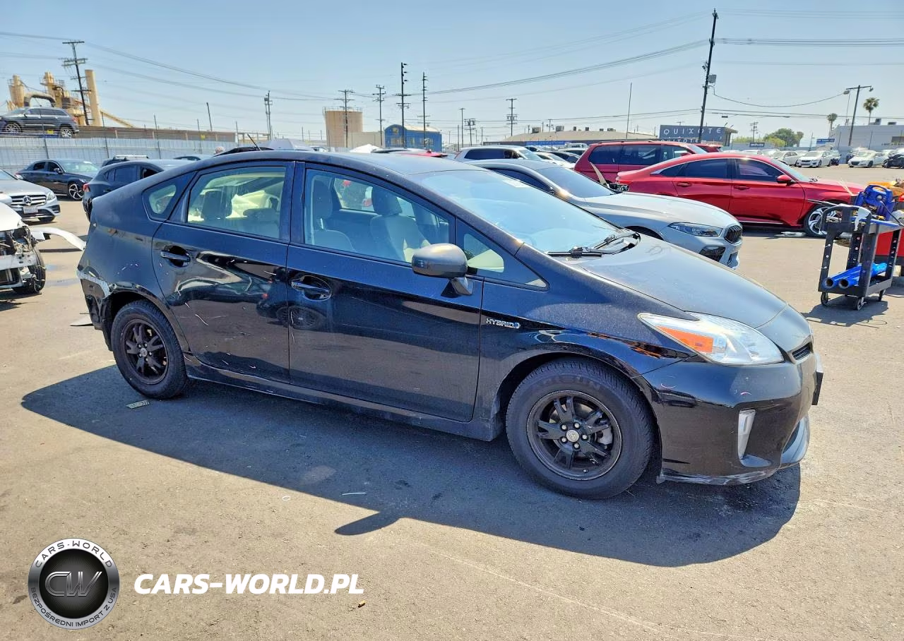 2015 Toyota Prius Three VIN:JTDKN3DU9F1993204 - 4