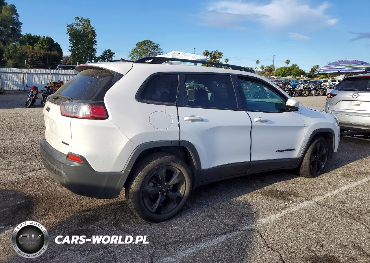 2019 Jeep Cherokee Latitude Plus VIN:1C4PJLLB8KD338803 - 3