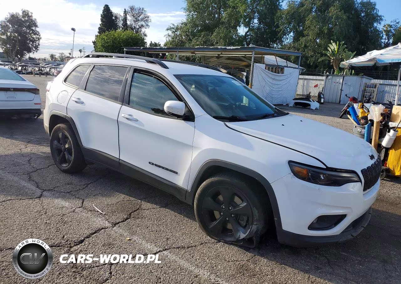 2019 Jeep Cherokee Latitude Plus VIN:1C4PJLLB8KD338803 - 4