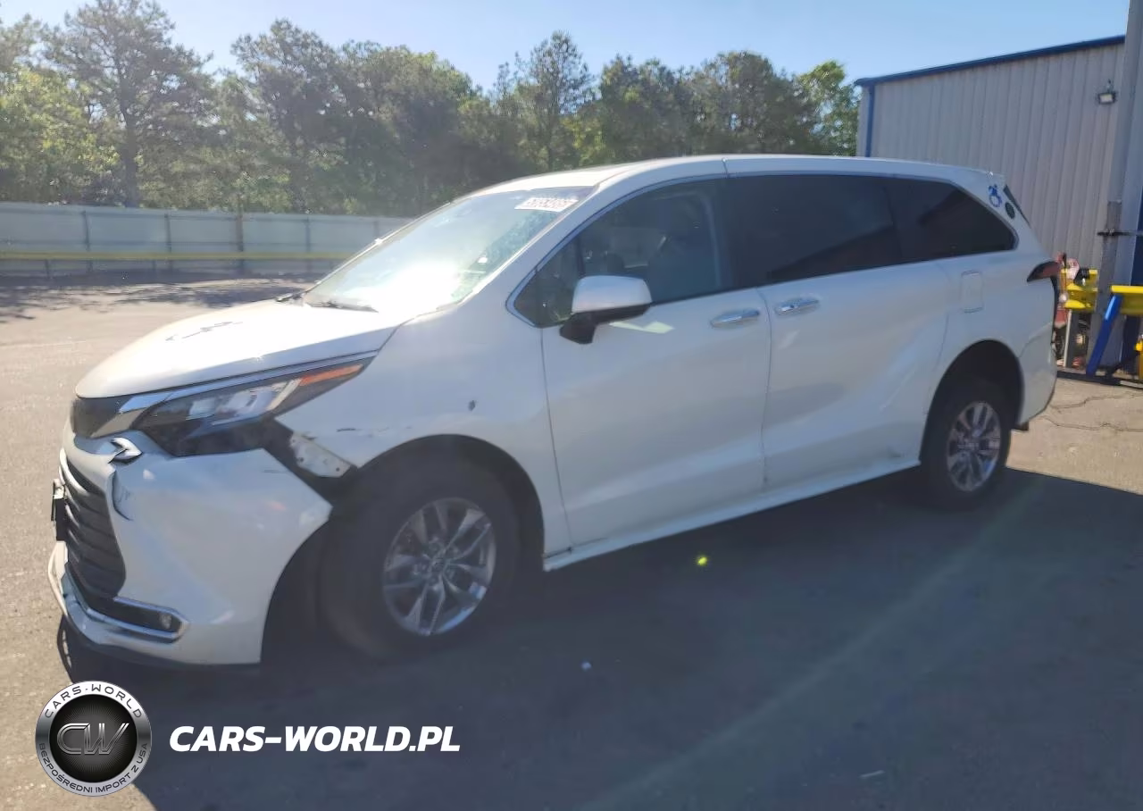 2021 Toyota Sienna Xle