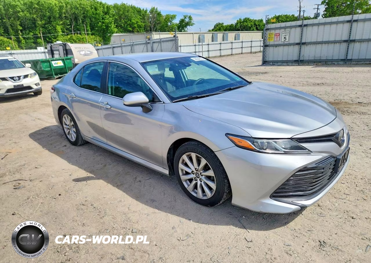 2019 Toyota Camry Le VIN:4T1B11HK5KU226589 - 4