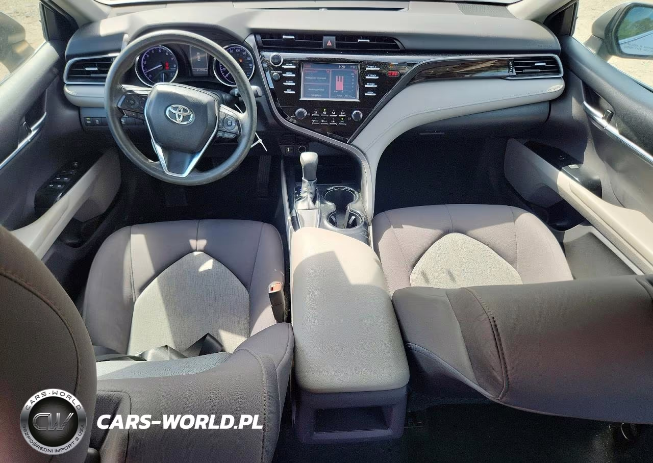 2019 Toyota Camry Le VIN:4T1B11HK5KU226589 - 8