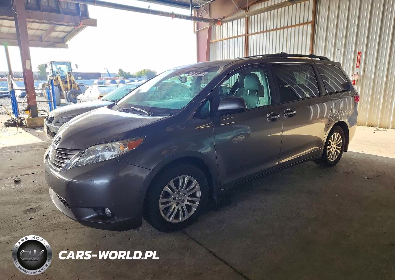 2017 Toyota Sienna Xle Premium 8-Passenger – zdjęcie 1 z 13