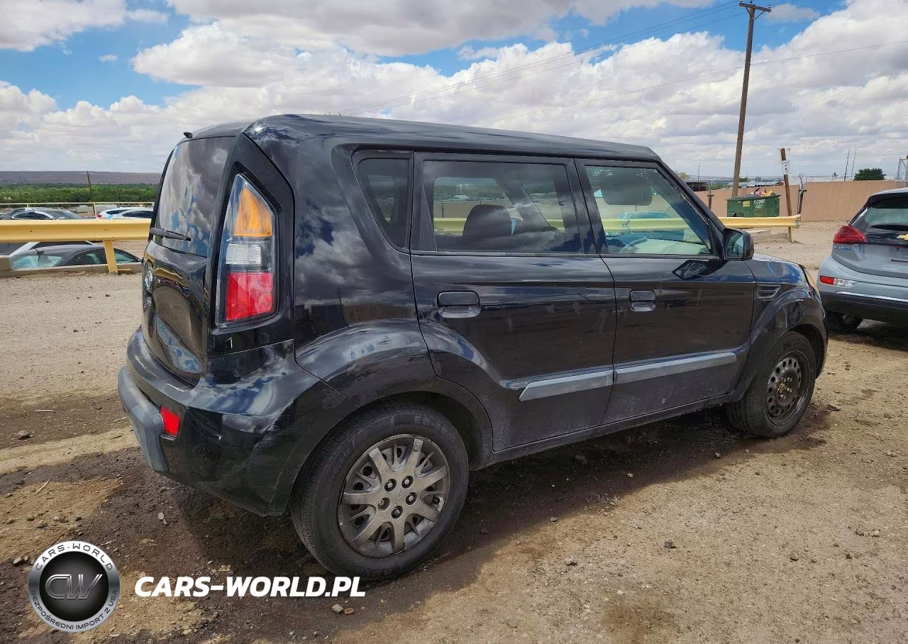 2010 Kia Soul + VIN:KNDJT2A20A7069738 - 3