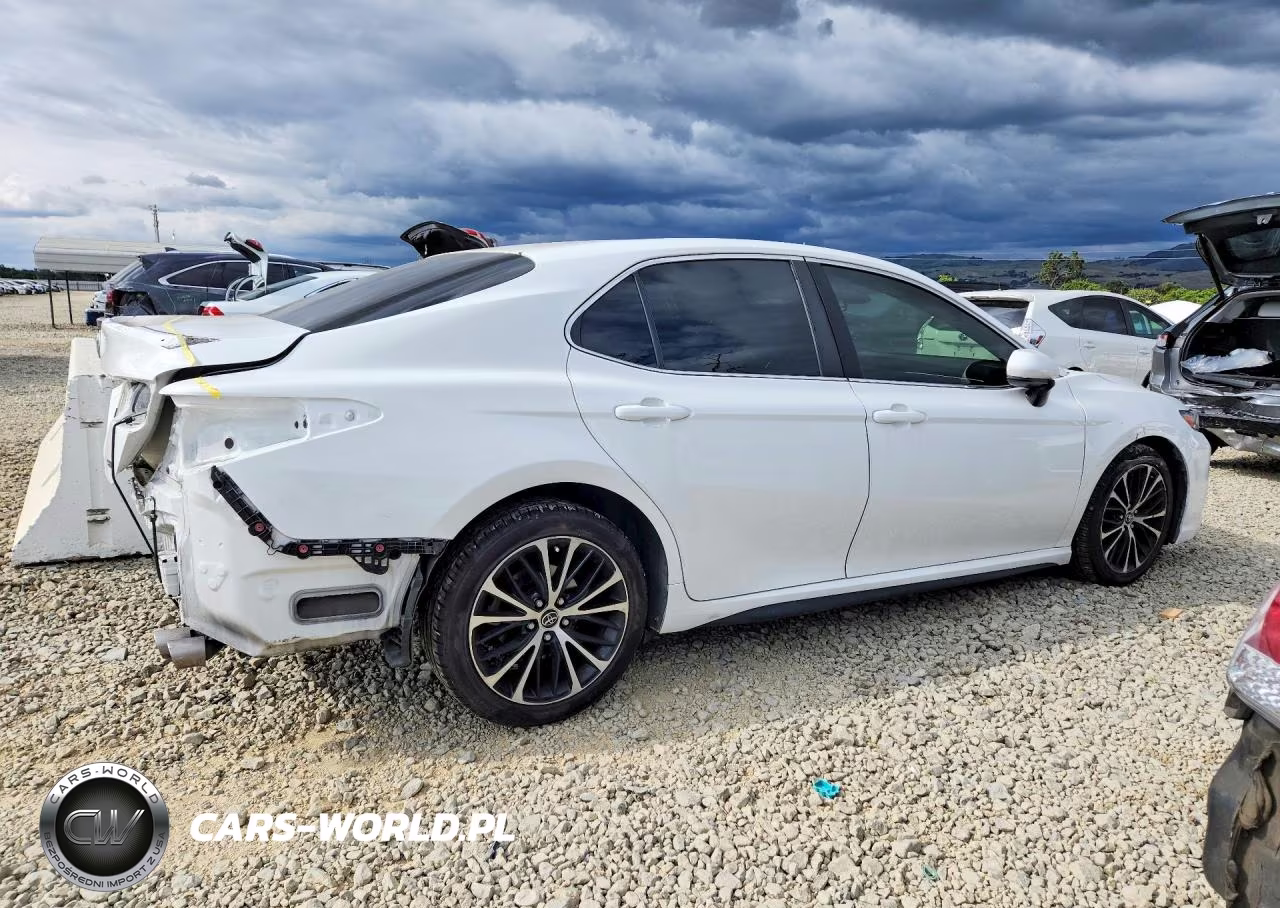 2018 Toyota Camary VIN:JTNB11HK8J3050805 - 3