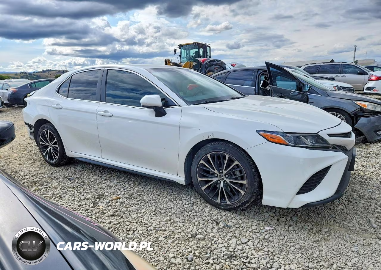 2018 Toyota Camary VIN:JTNB11HK8J3050805 - 4