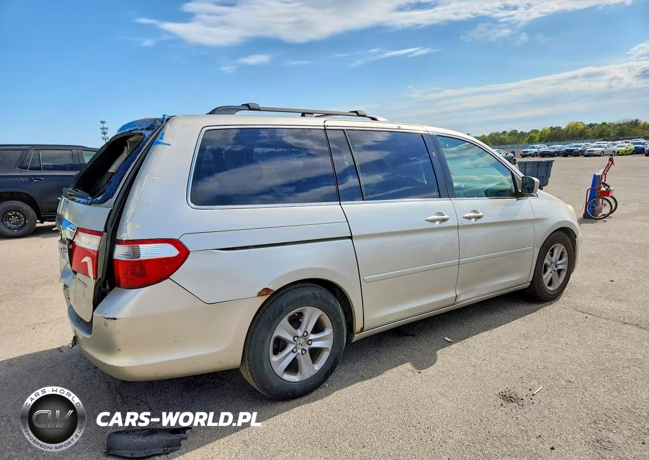 2005 Honda Odyssey Touring VIN:5FNRL38895B029483 - 3