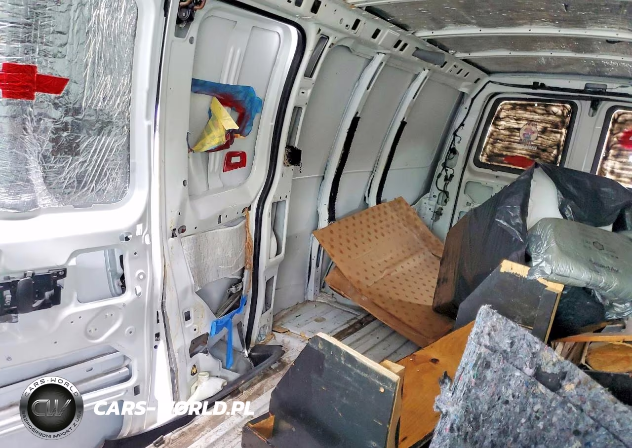 2018 Chevrolet Express G2500 VIN:1GCWGBFP3J1242329 - 11