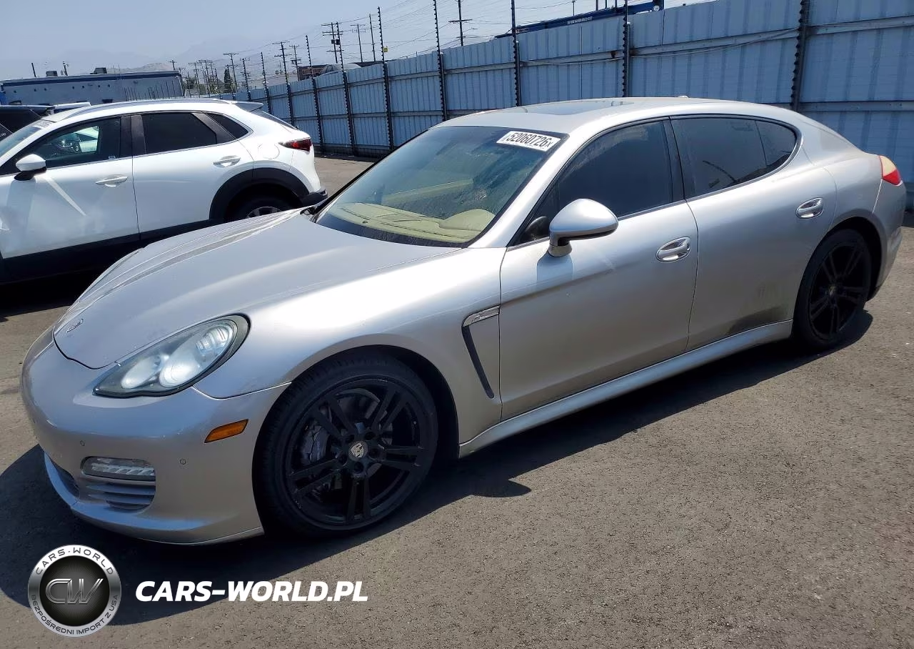 2011 Porsche Panamera 2