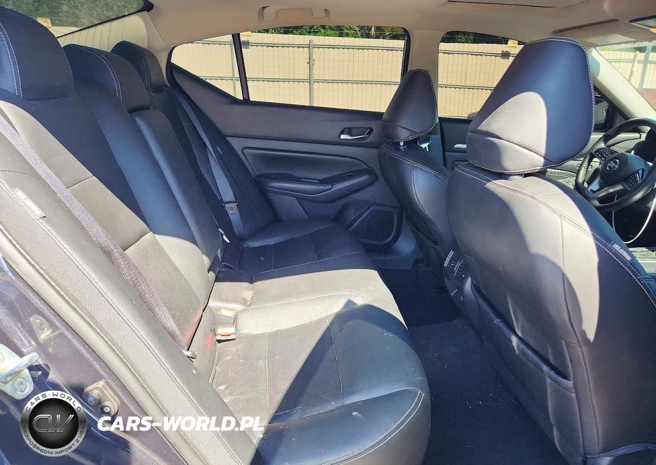 2019 Nissan Altima Platinum VIN:1N4BL4FW4KC137968 - 10