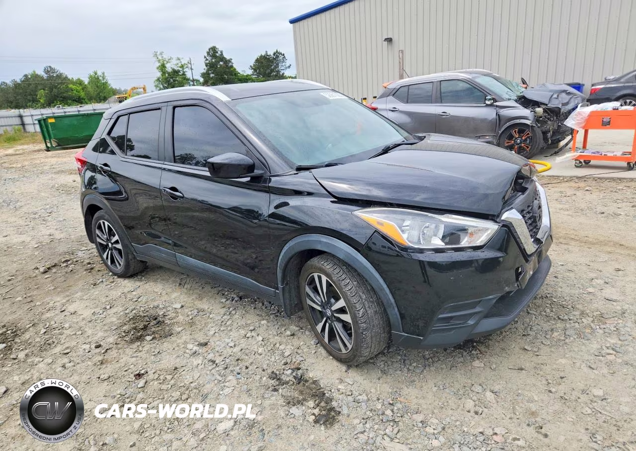 2018 Nissan Kicks Sv VIN:3N1CP5CU8JL545004 - 4