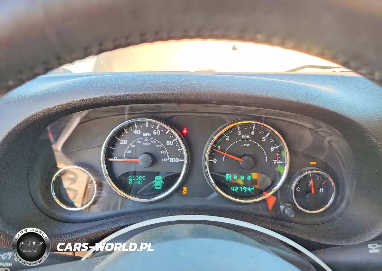 2015 Jeep Wrangler Unlimited Rubicon VIN:1C4BJWFG5FL615499 - 9
