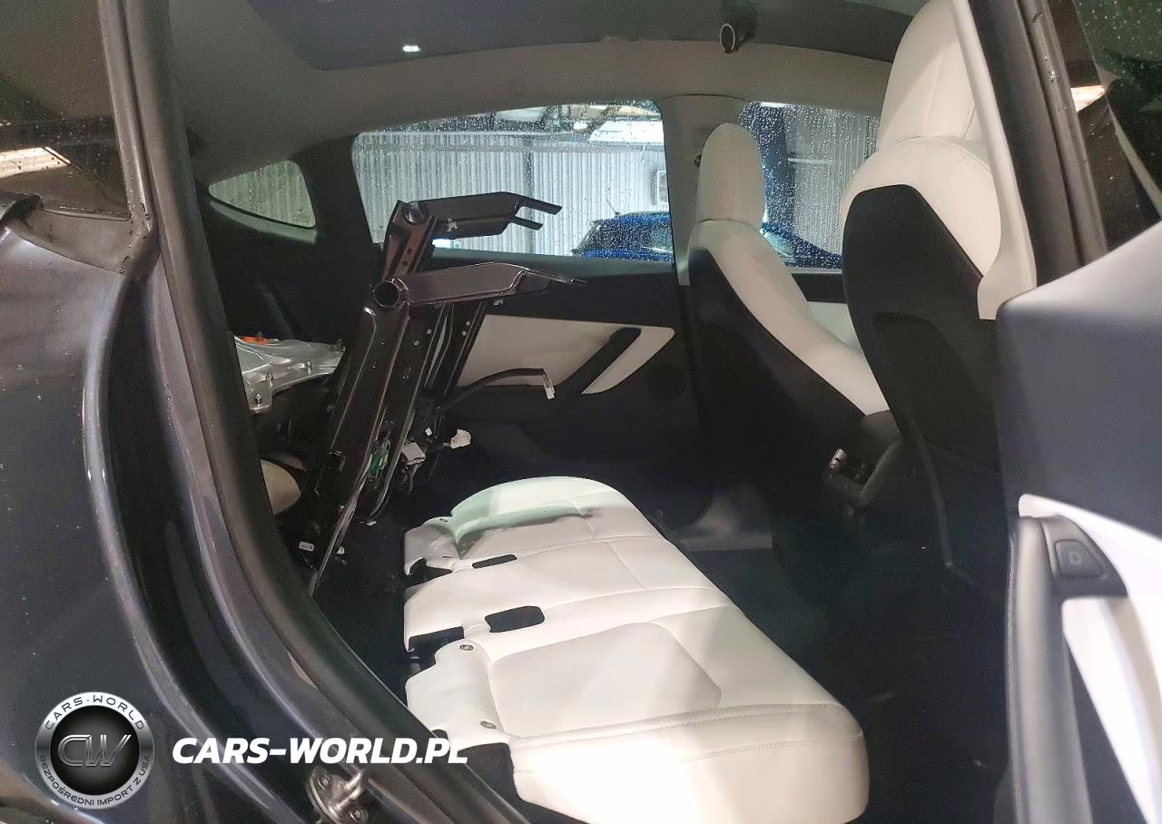2022 Tesla Model Y VIN:7SAYGDEF4NF404790 - 10