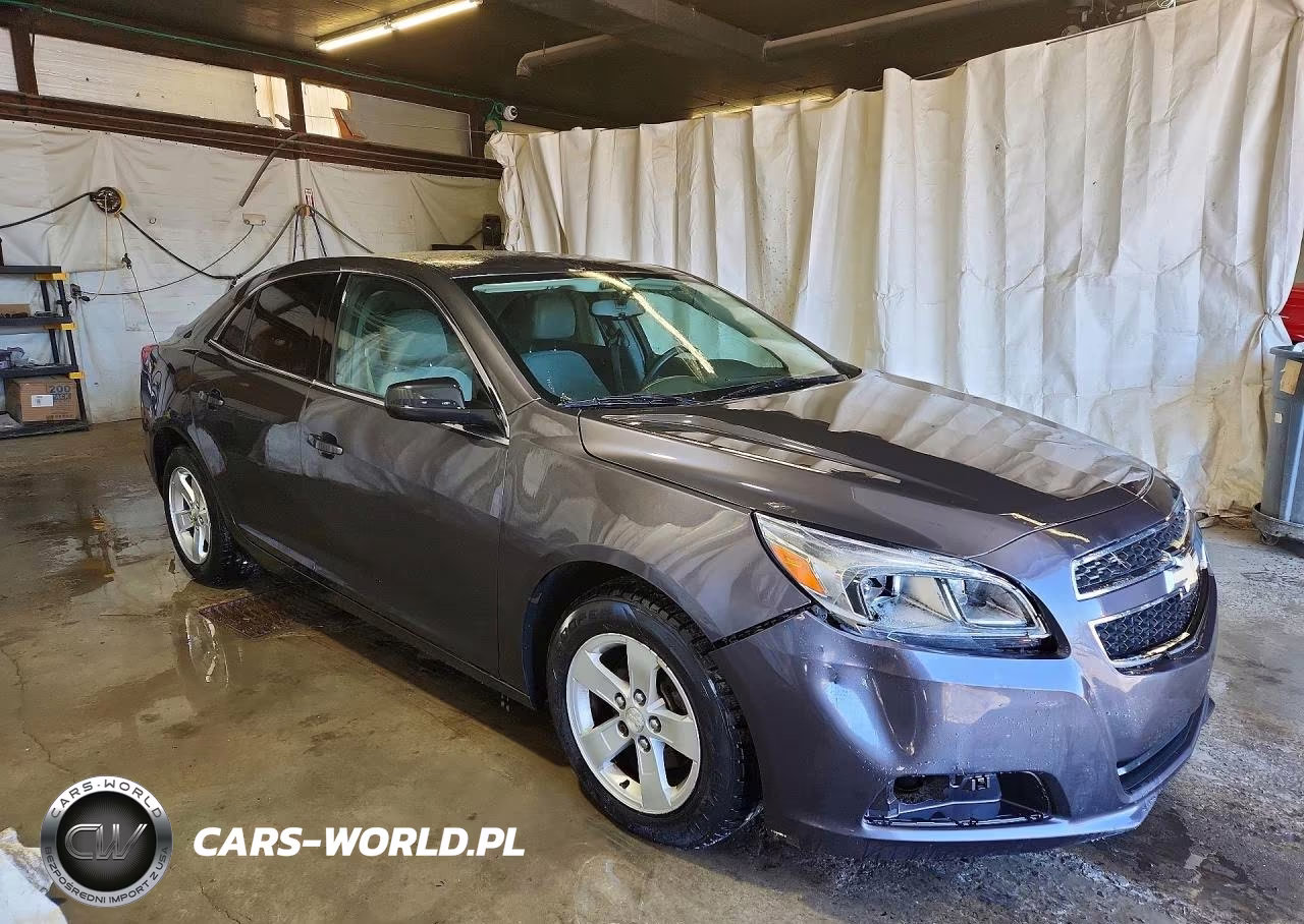 2013 Chevrolet Malibu Ls VIN:1G11B5SA7DF330585 - 4