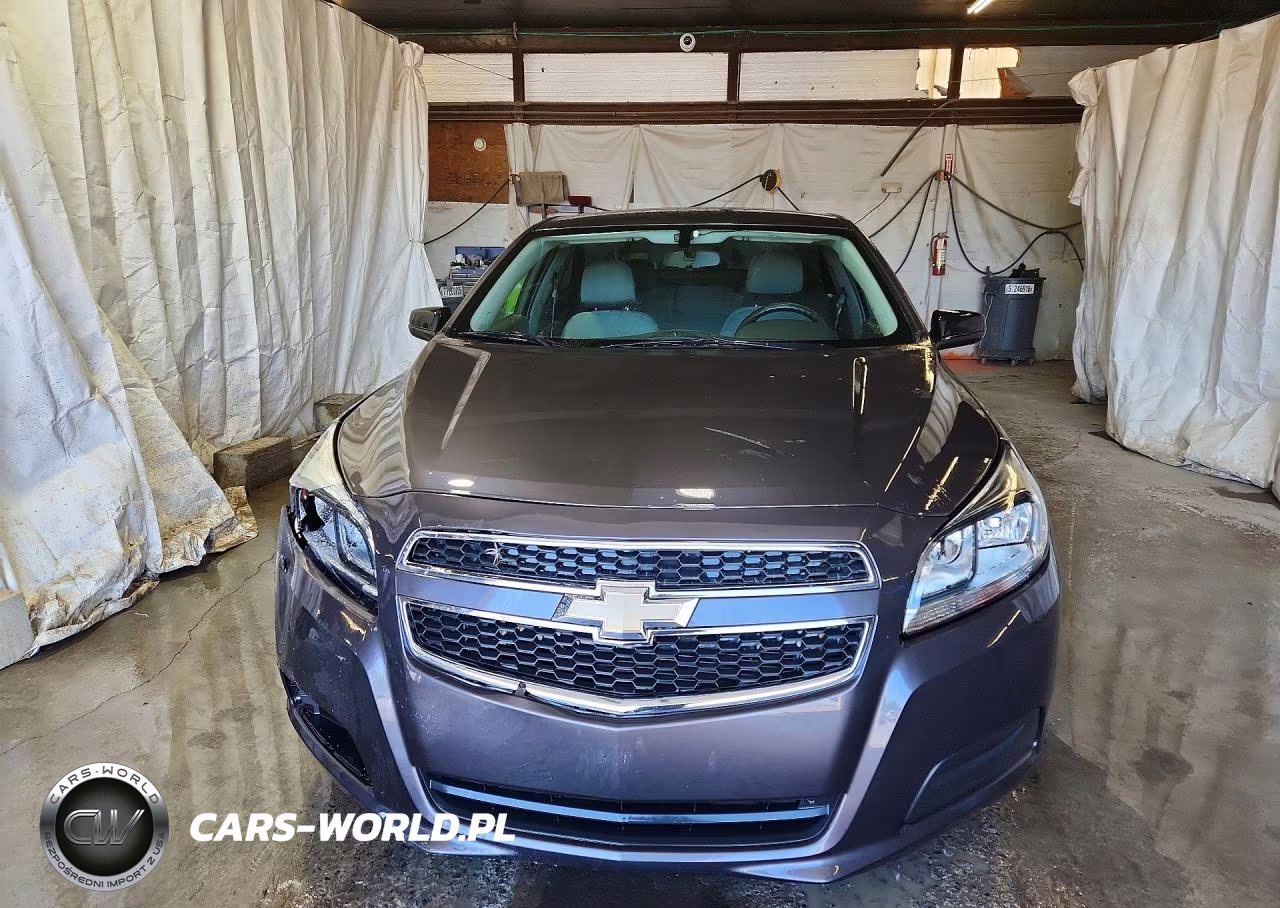 2013 Chevrolet Malibu Ls VIN:1G11B5SA7DF330585 - 5