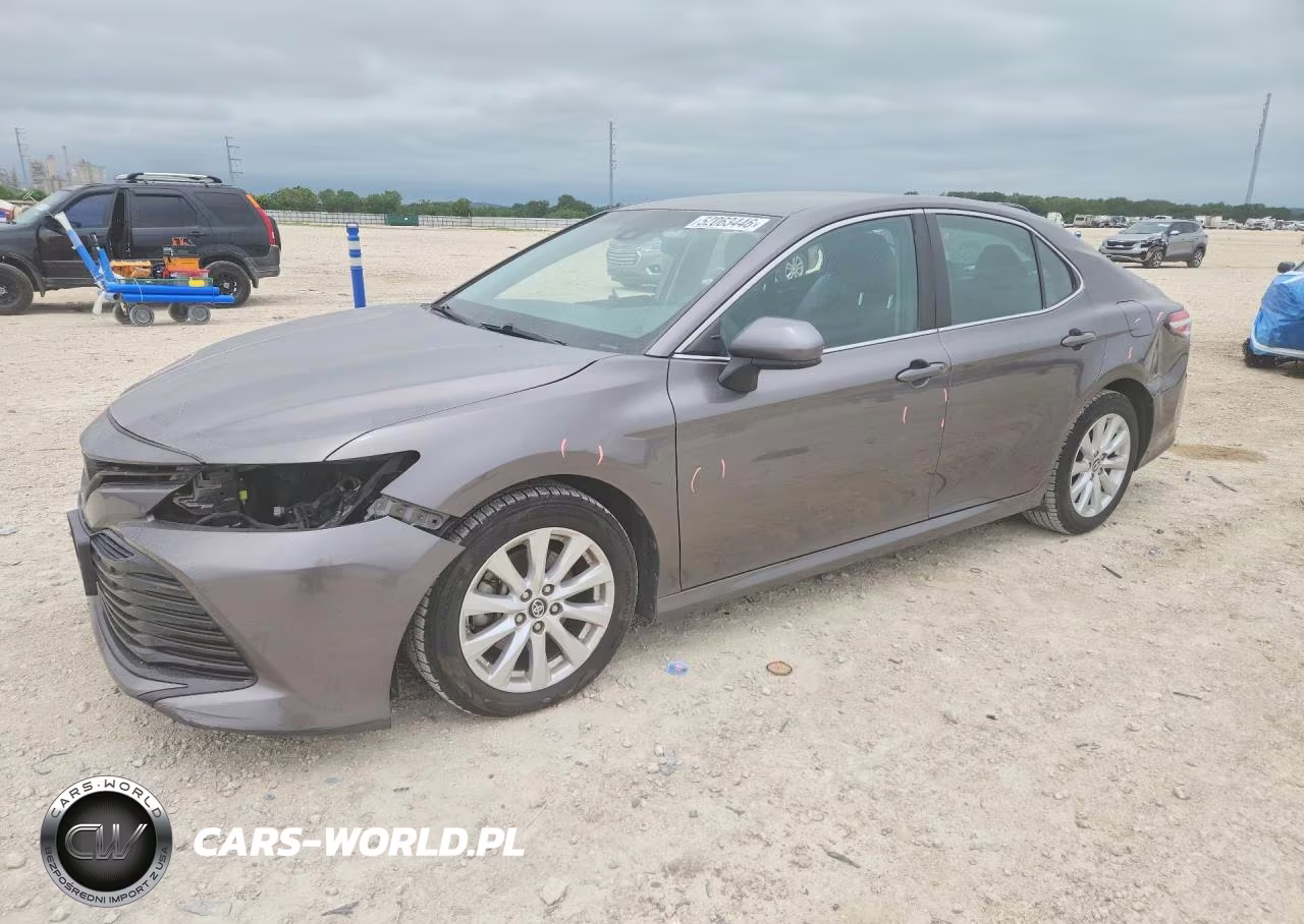 2018 Toyota Camry Le – zdjęcie 1 z 13