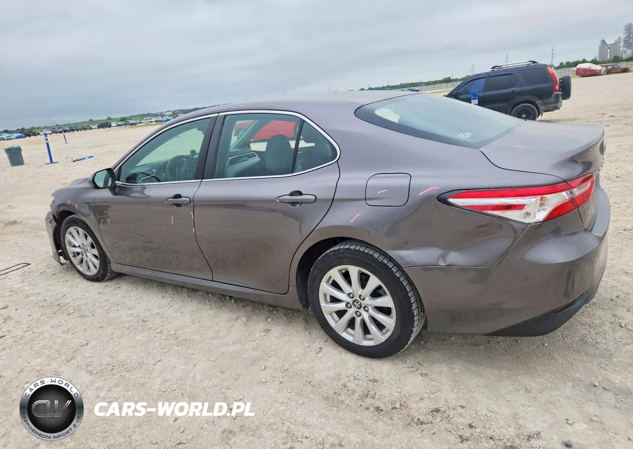 2018 Toyota Camry Le VIN:4T1B11HK6JU026769 - 2