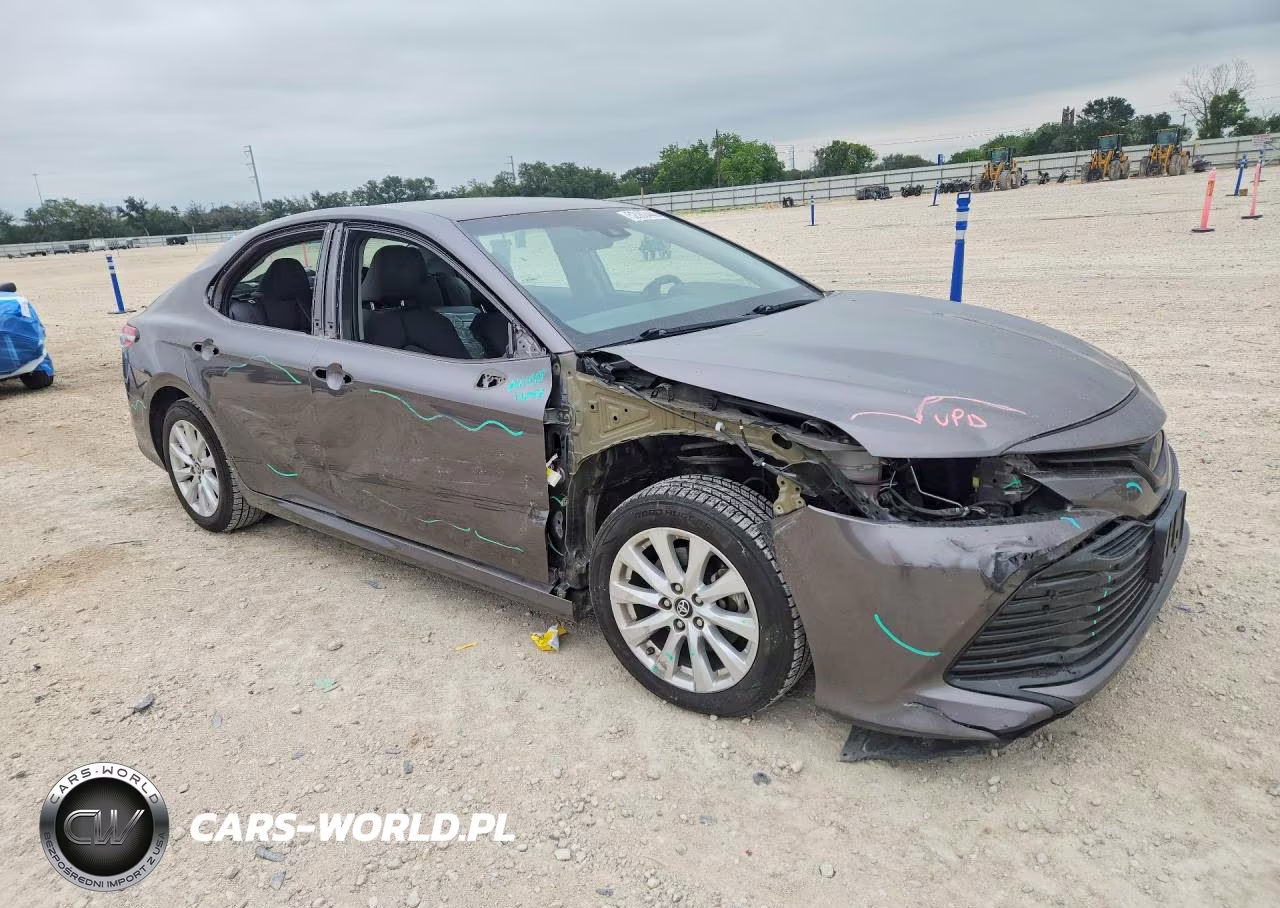 2018 Toyota Camry Le VIN:4T1B11HK6JU026769 - 4