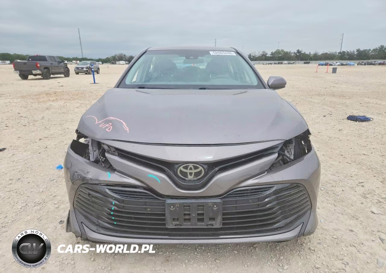 2018 Toyota Camry Le VIN:4T1B11HK6JU026769 - 5