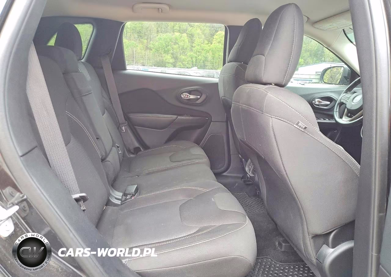 2015 Jeep Cherokee Latitude VIN:1C4PJMCS4FW751897 - 11