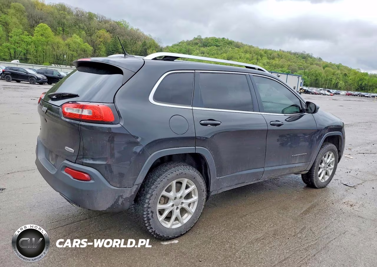 2015 Jeep Cherokee Latitude VIN:1C4PJMCS4FW751897 - 3