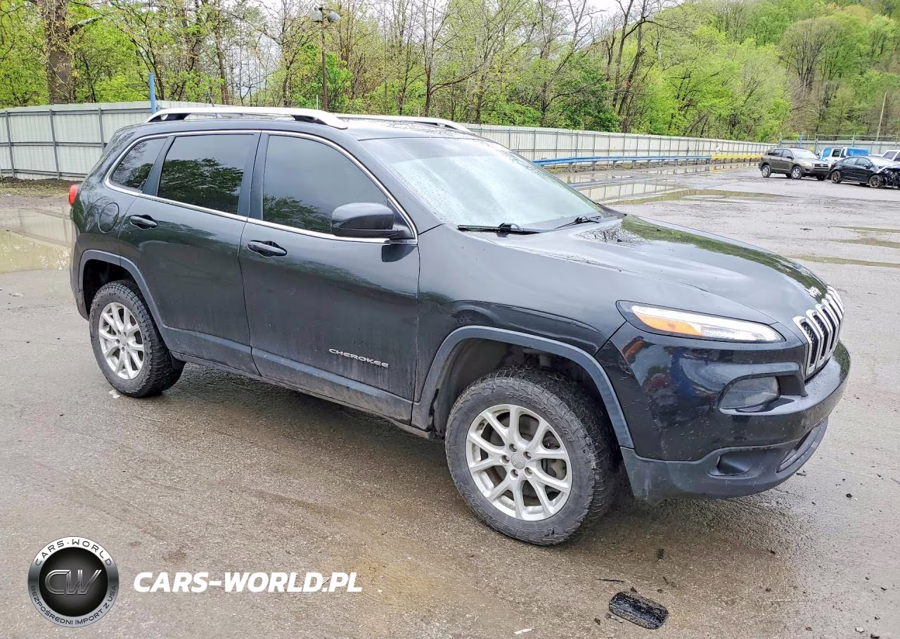 2015 Jeep Cherokee Latitude VIN:1C4PJMCS4FW751897 - 4