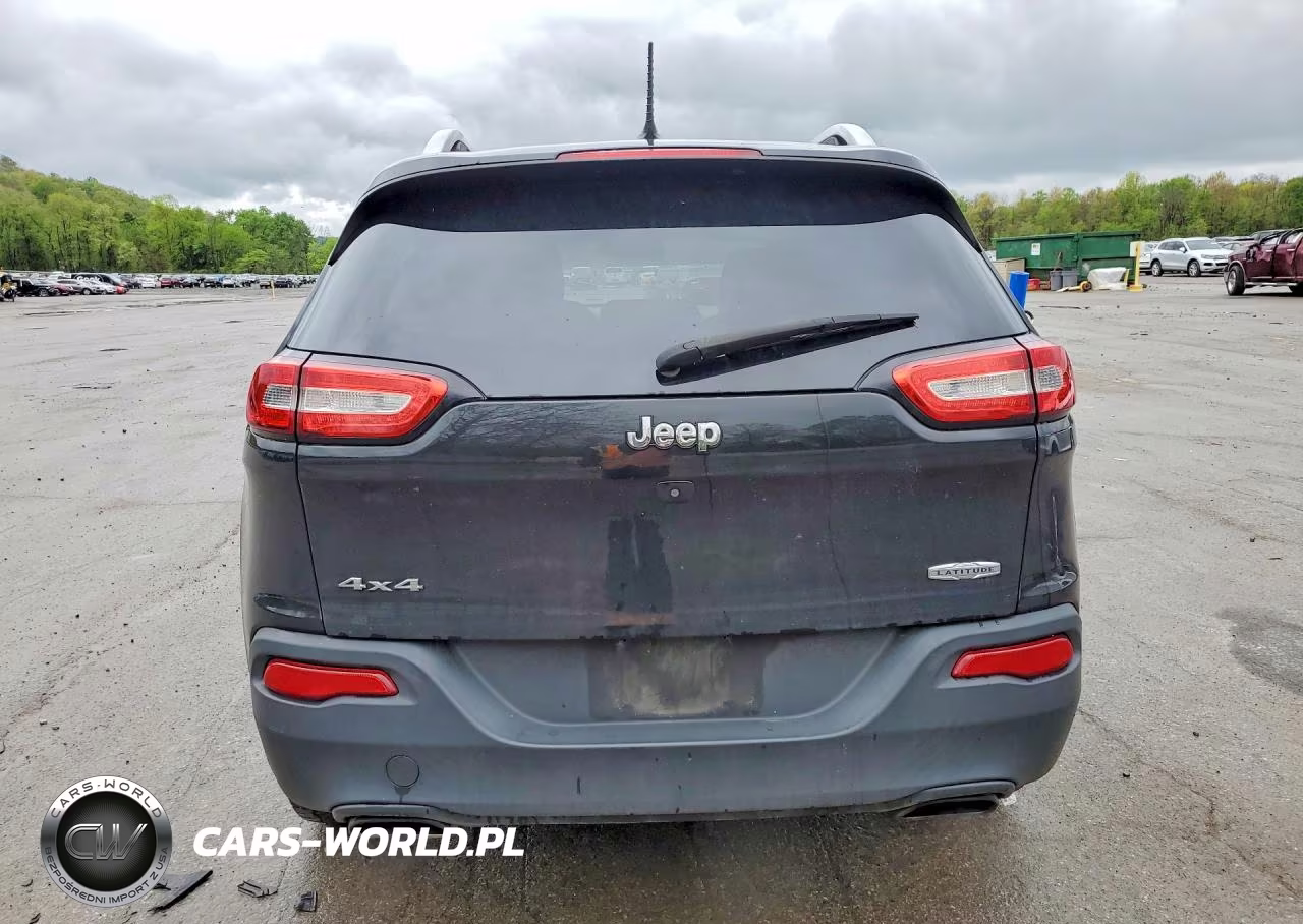 2015 Jeep Cherokee Latitude VIN:1C4PJMCS4FW751897 - 6