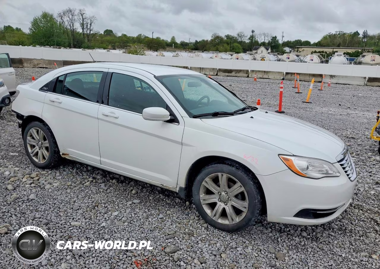 2011 Chrysler 200 Touring VIN:1C3BC1FB5BN612428 - 4