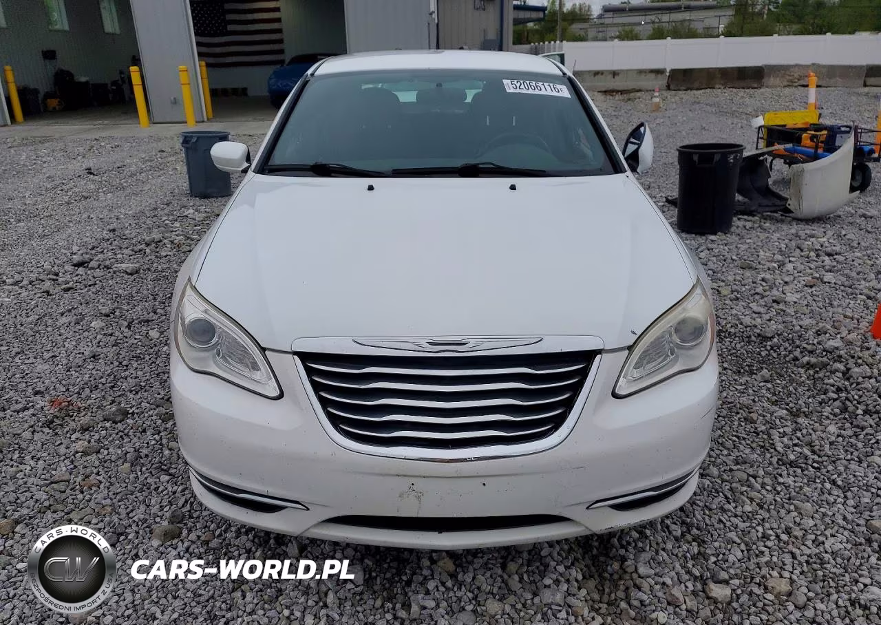 2011 Chrysler 200 Touring VIN:1C3BC1FB5BN612428 - 5