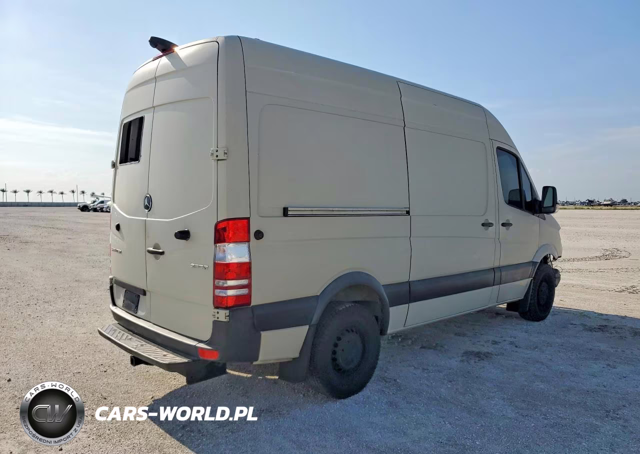 2018 Mercedes-Benz Sprinter 2500 VIN:WD3PE7CD0JP636458 - 3