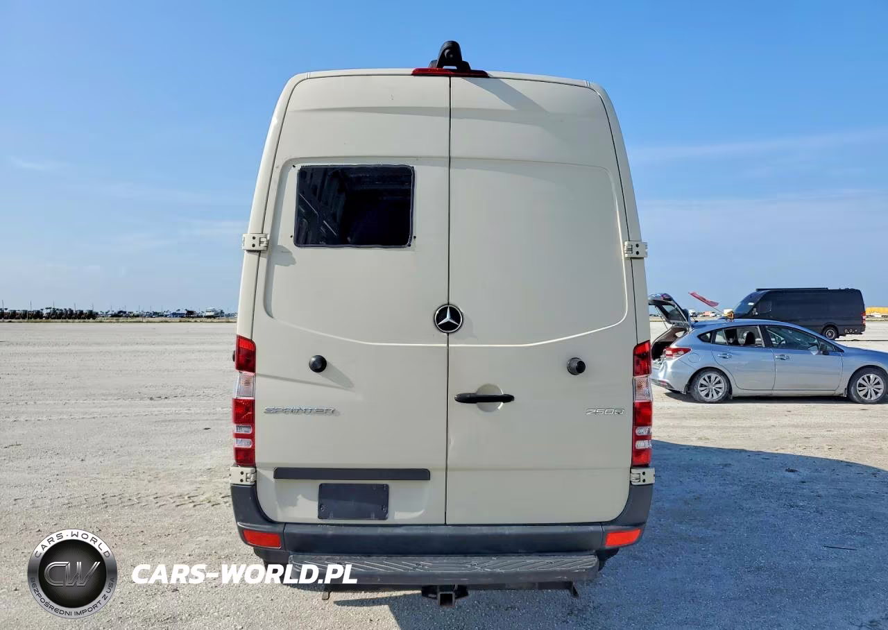 2018 Mercedes-Benz Sprinter 2500 VIN:WD3PE7CD0JP636458 - 6
