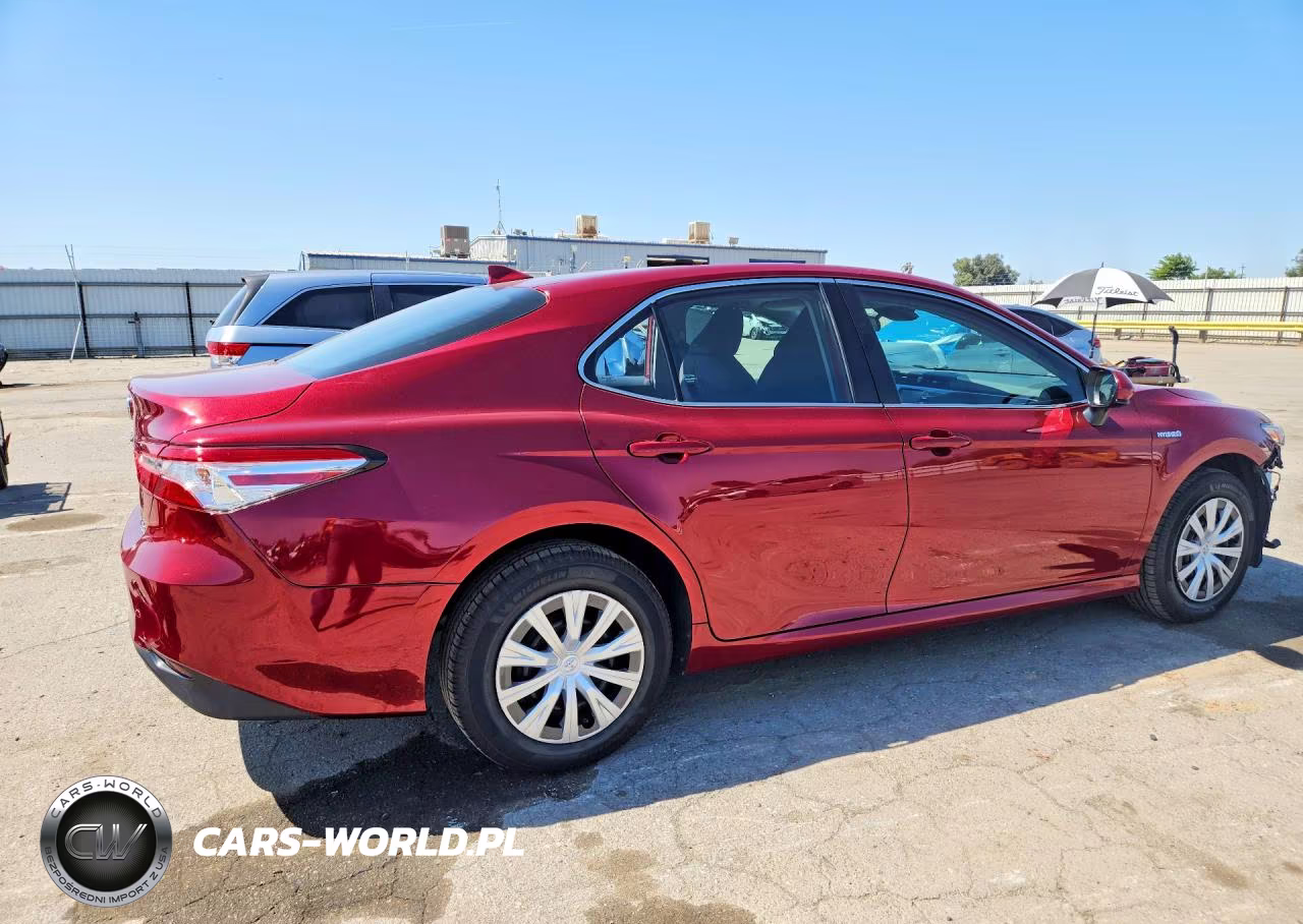 2020 Toyota Camry Le VIN:4T1C31AK5LU546120 - 3